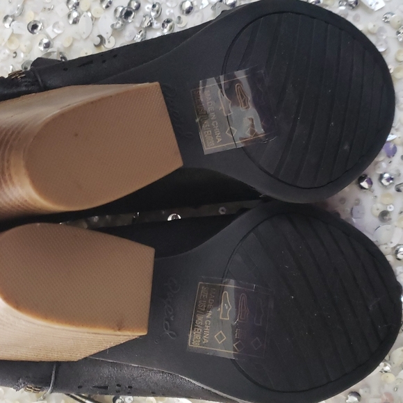 NWOT Qupid Peek Toe Booties - Picture 3 of 3